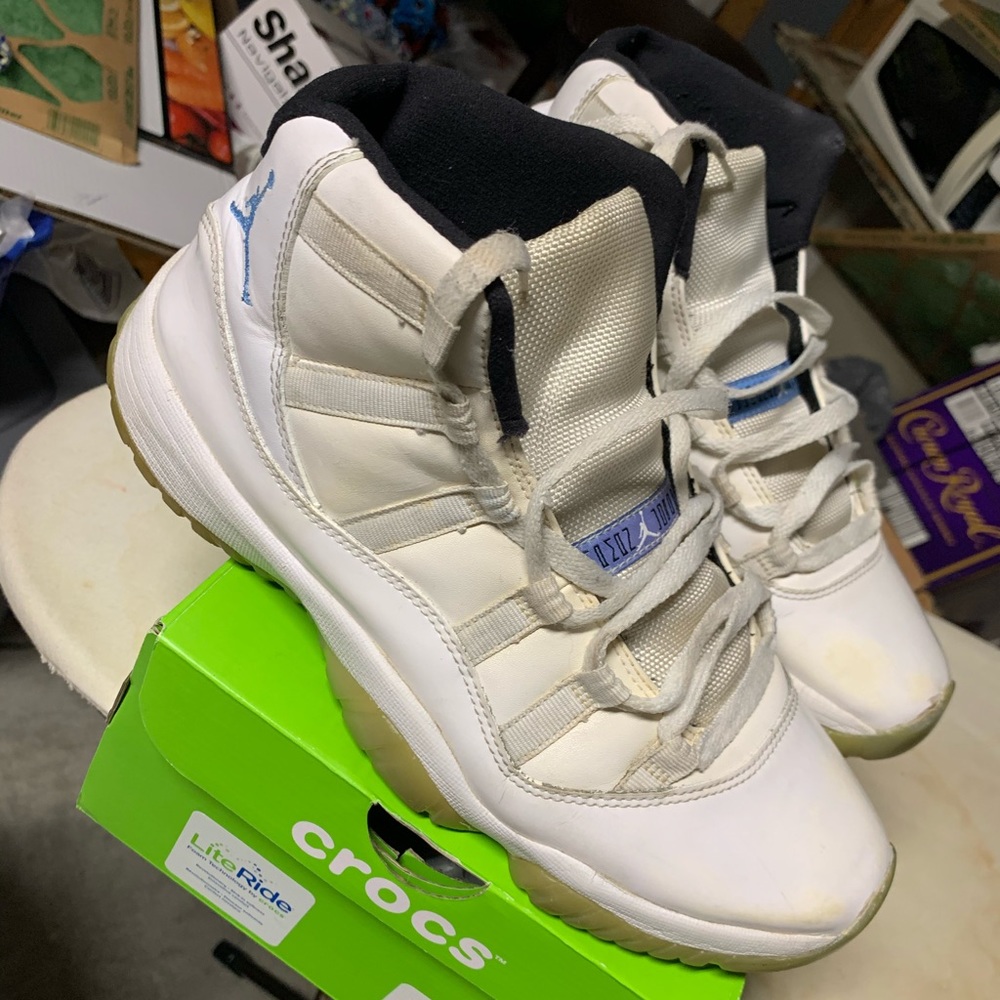 Jordan 11 Retro Legend Blue
